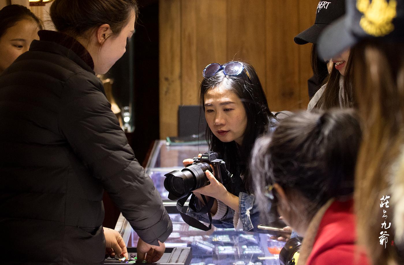 西董古村斜阳余晖下的悠然静寂