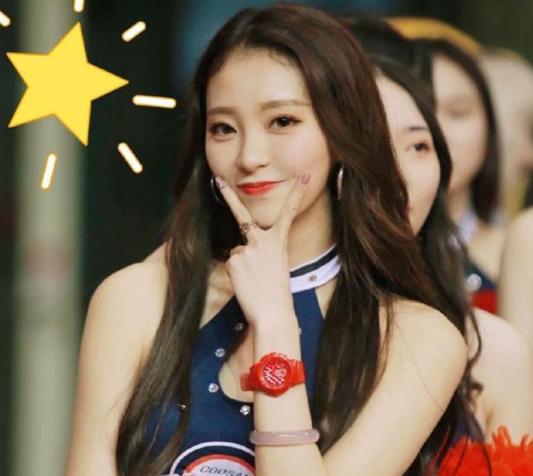 拉拉队长与阿联合影,易建联与拉拉队长合影