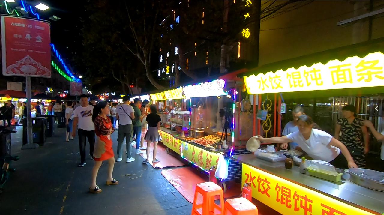 李村夜市小吃街在哪,李村夜市小吃街摊位费