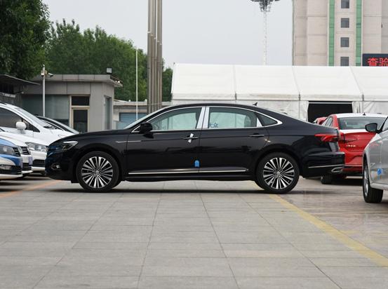 想不到吧，看起来挺沉稳的*萨特帕**跑起来这么快