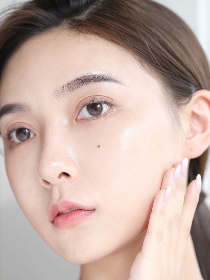 法令纹很深才30岁好显老怎么办,法令纹显老10岁试试这个淡皱方法