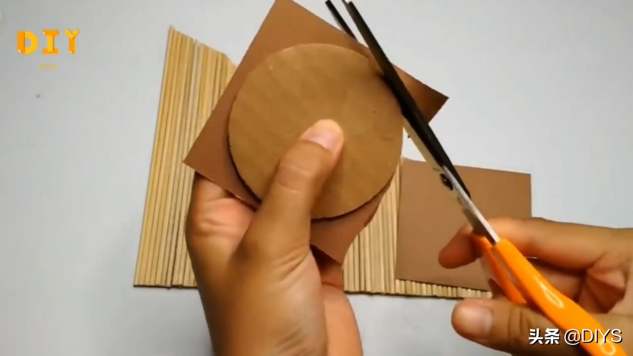 如何制作小花篮最简单的,简易竹签花篮手工制作视频