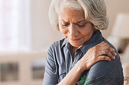 肩膀痛别再瞎折腾,肩膀疼痛别不当回事