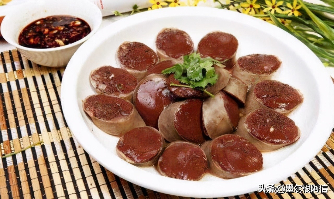 带大家回东北吃杀猪菜去,天冷了就得吃东北杀猪菜