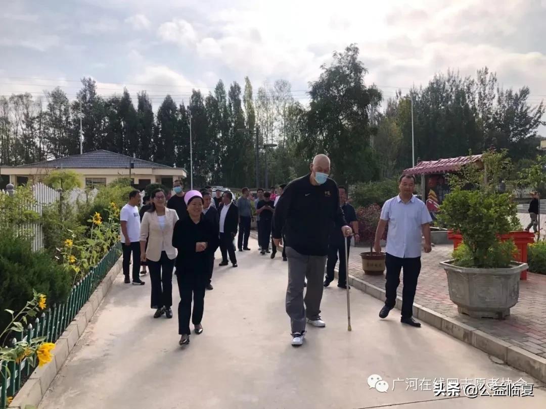 原八一男篮中锋马占福视频,篮球运动员马占福照片