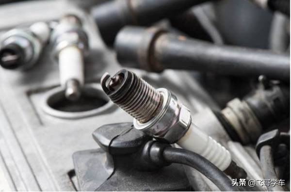 火花塞为什么要两万公里一换,火花塞为啥只坏两个
