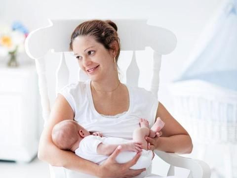 胸小哺乳是不是没有奶,胸小没有奶还能喝吗