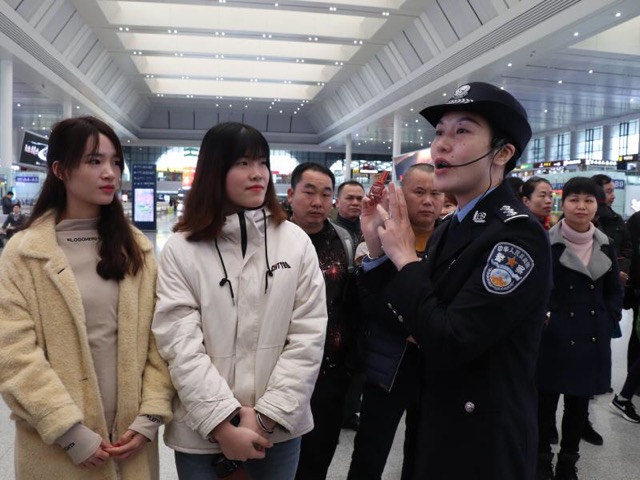 在列车遇到不讲理的乘客该怎么办,火车上坐霸怎么处理