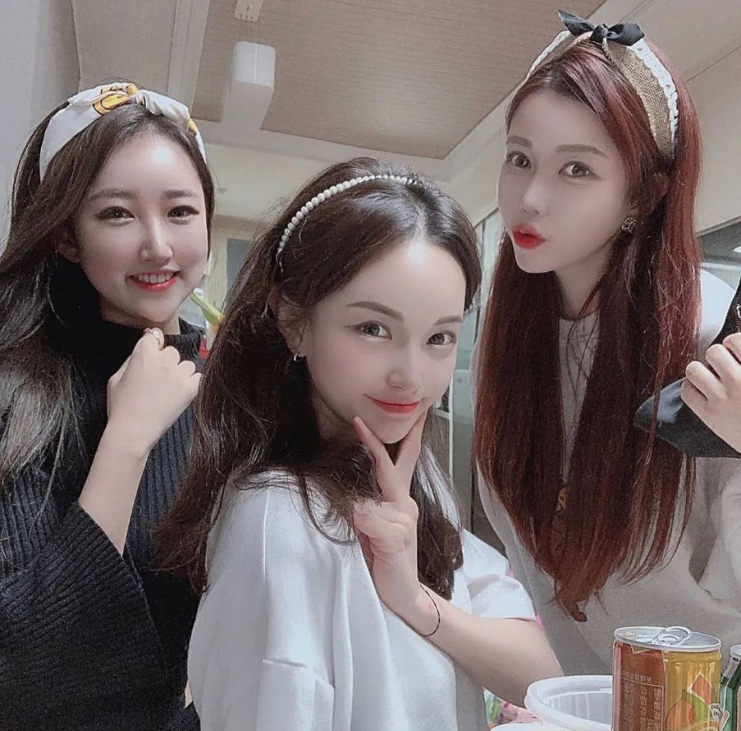 时尚年轻的韩国头饰,韩国女孩很会化妆