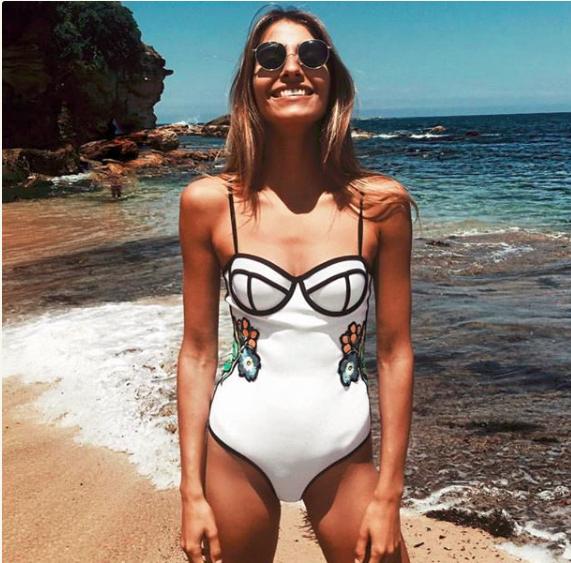 夏季海边泳衣怎么选,维密秀夏日海边泳衣秀