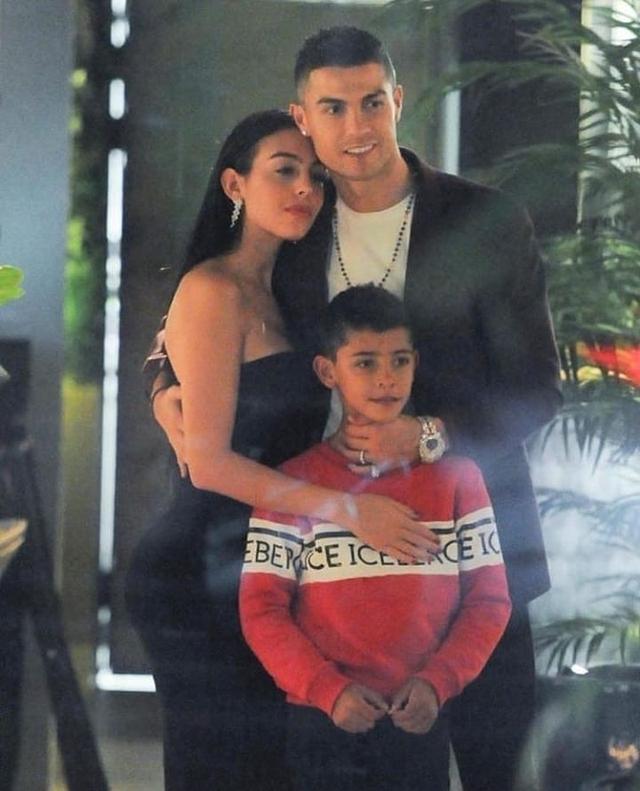 c罗未婚妻晒美照真敢露,c罗未婚妻乔治娜写真