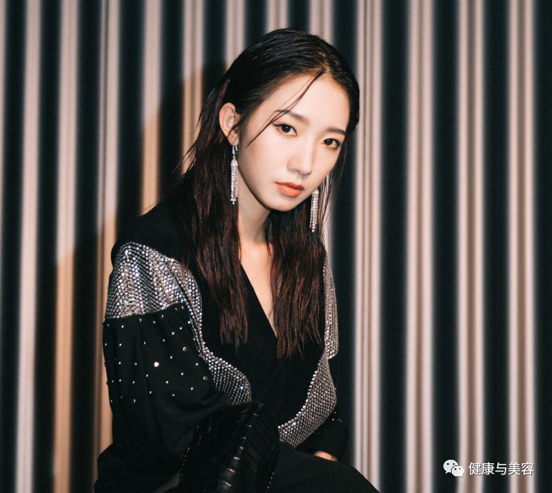 明日之子孟美岐搭配,明日之子孟美岐皮裤