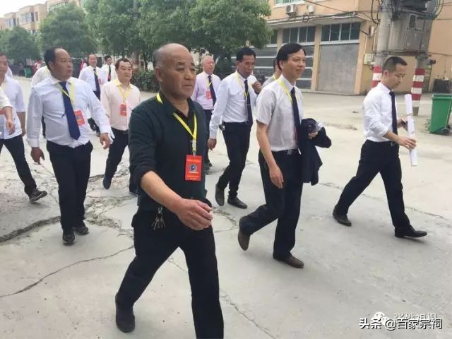 阜南张氏祠堂落成庆典仪式,张氏祠堂唱戏人山人海