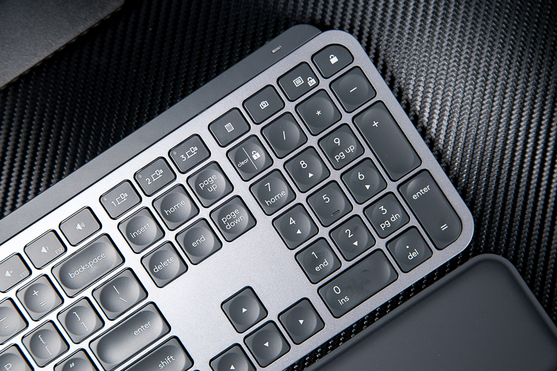 罗技mxmaster2s和3,罗技MXKeys无线键盘