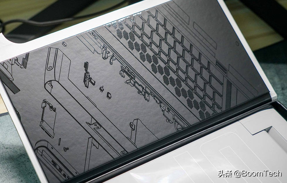 将4只风扇塞入厚度仅有16mm的纤薄游戏本内聊聊Alienwarex15R1