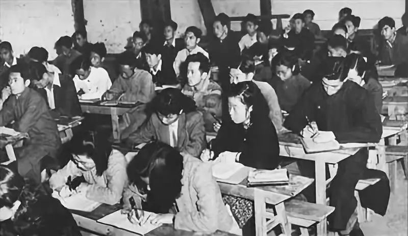 仅8年时间，他就带着这所“破烂学校”攀上了中国高校的珠峰