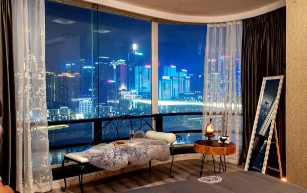 重庆轻轨网红站是哪个,重庆网红轻轨