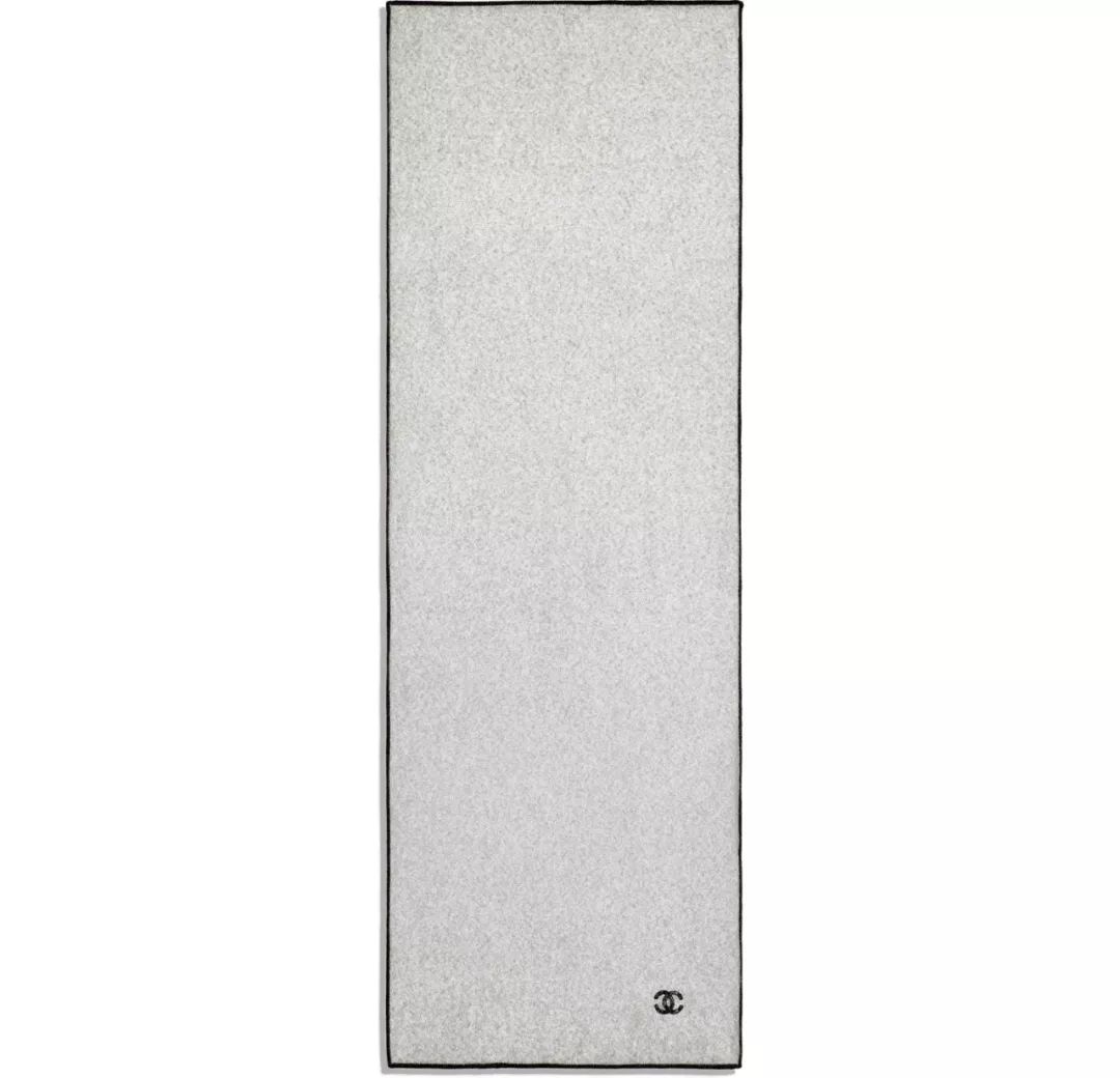 最近特别火的围巾性价比高,秋冬最值得入手的大牌围巾