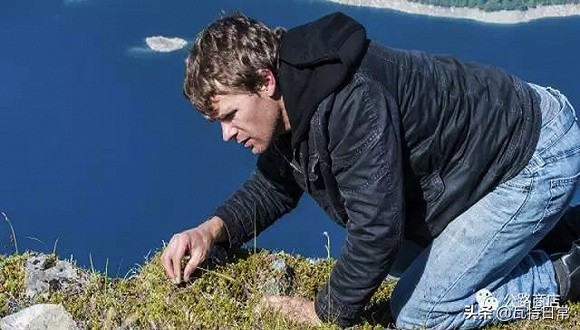 都别动！我掉了一只隐形眼镜