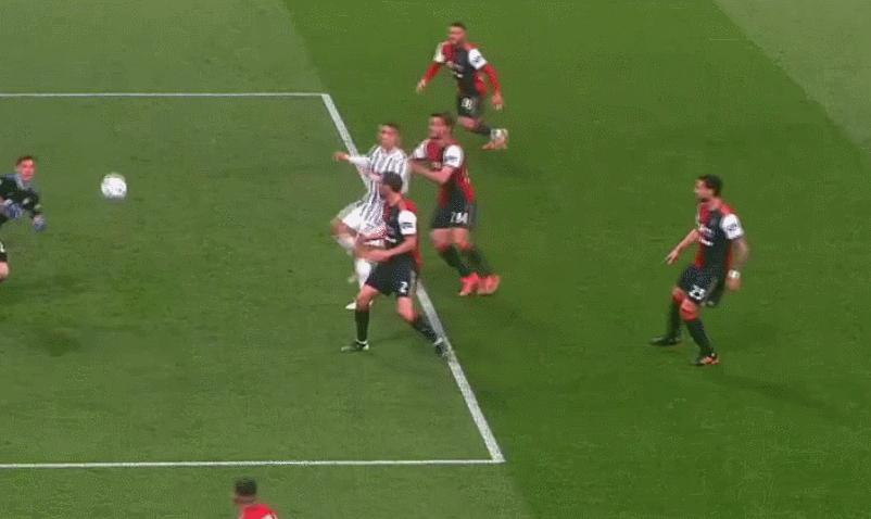 c罗的十大暴力犯规,c罗沙超杯遭暴力飞铲躺在地上