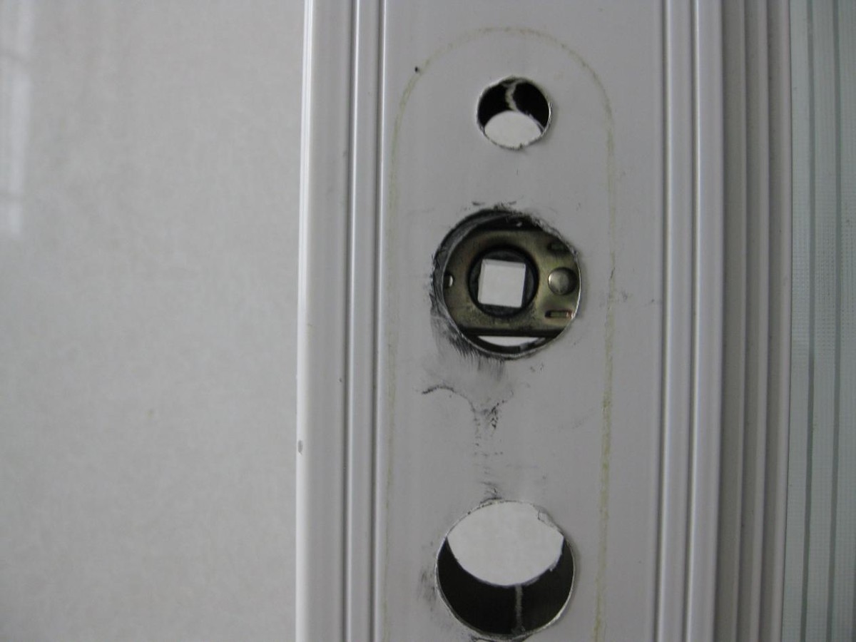 卫生间门锁坏了怎么弄开,卫生间门锁坏了怎么维修