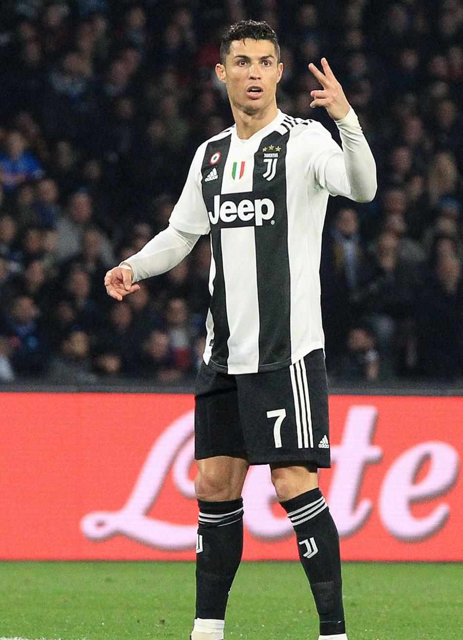 意狗仔曝尤文众将与60名模特彻夜派对,他还勒索过芭芭拉和阿德