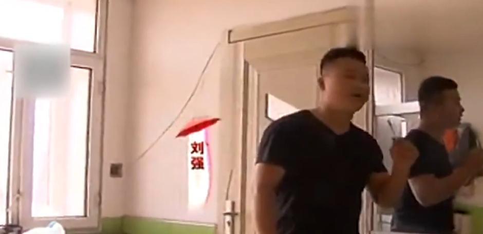 妻子绝症奄奄一息,妻子重病在床丈夫狠心抛下他离开