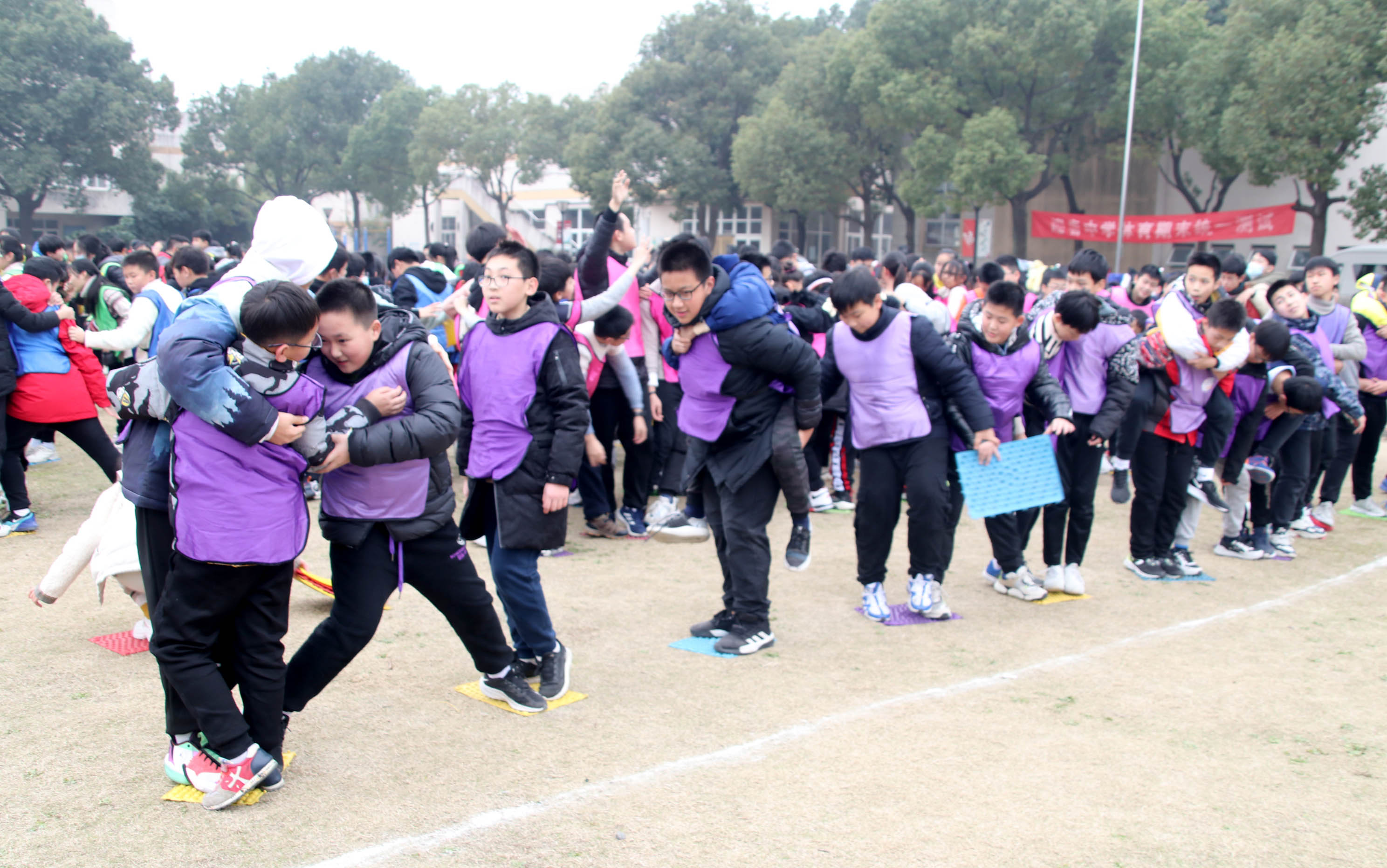 苏州吴中区迎春中学开展“拓展训练进校园素质教育显身手”活动