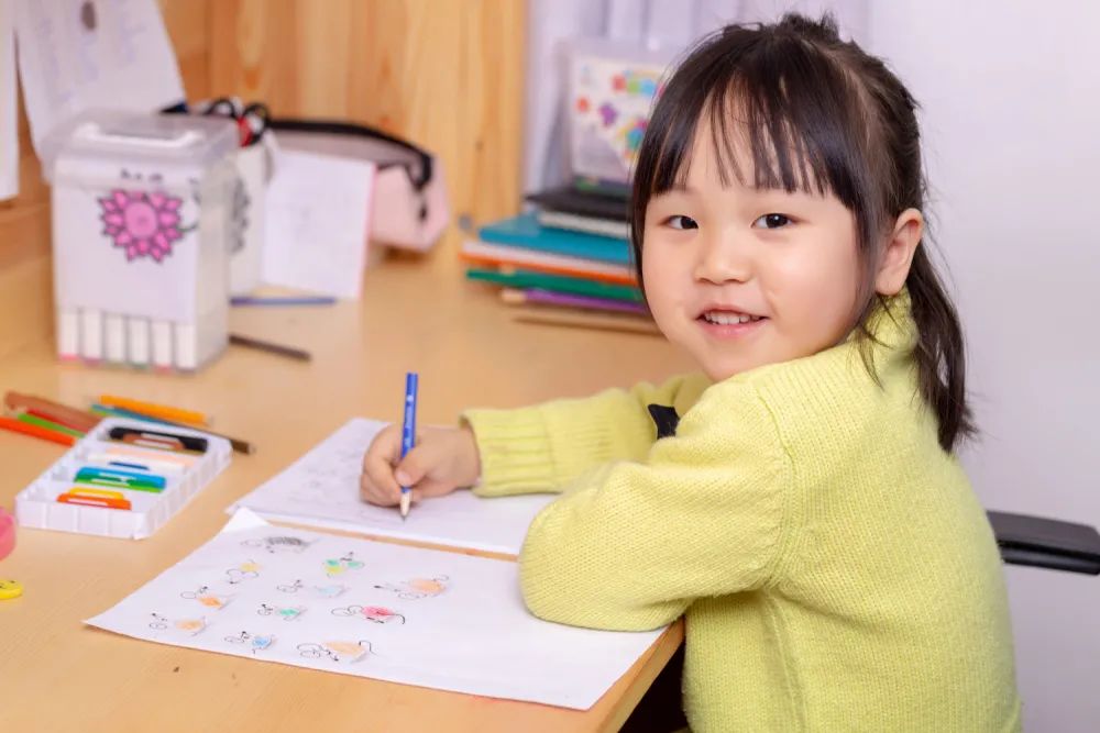 护童学习桌为什么比其他牌子贵,学习桌便宜的和贵的