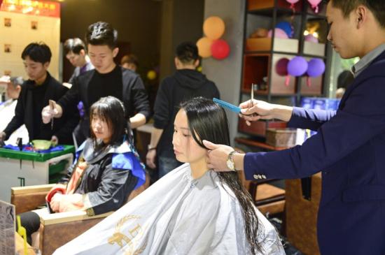 十元快剪靠什么挣钱,十元快剪怎么盈利