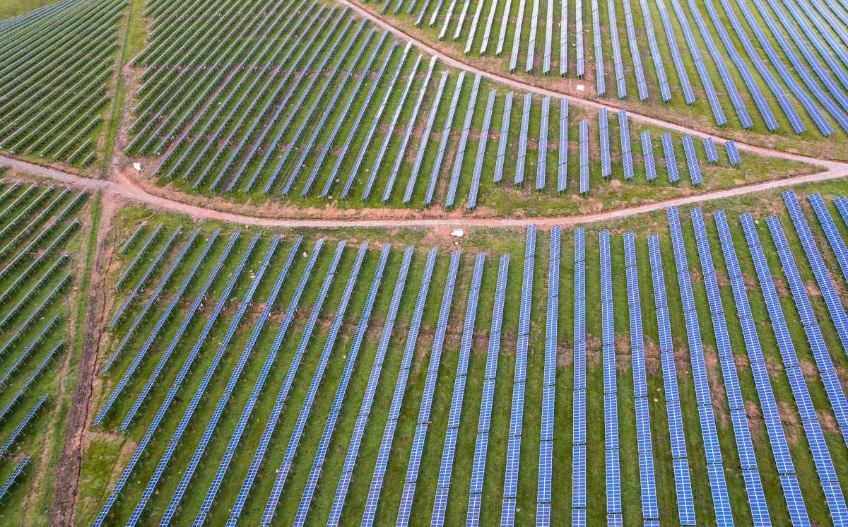 厉害了我的国！*藏西**昌都草原上发现一望无际的牧光互补太阳能基地