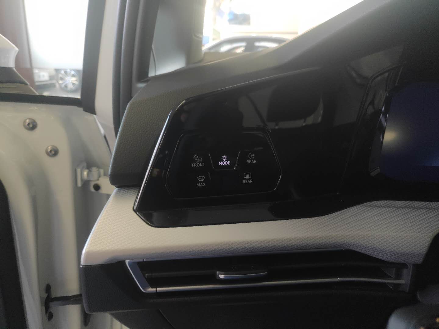 大众第八代高尔夫r-line,大众高尔夫新八代