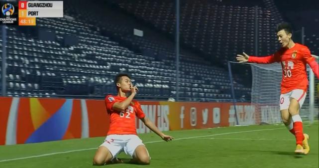 广州恒大亚冠夺冠捧杯瞬间,广州恒大夺冠欢呼2019