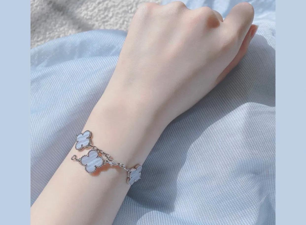 梵克雅宝手镯值得收藏吗,隐秘式镶嵌梵克雅宝手镯