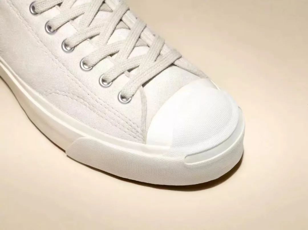 欧阳娜娜穿匡威经典款,匡威高帮帆布鞋欧阳娜娜