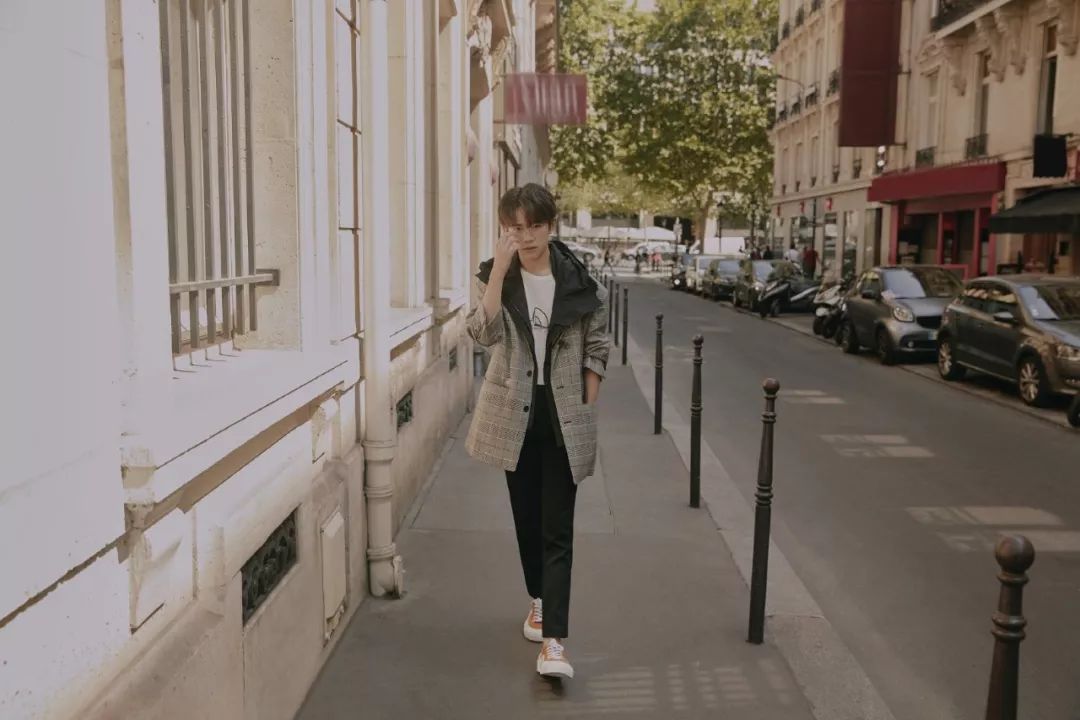 肖战和易烊千玺谁最火,易烊千玺和蔡徐坤谁火