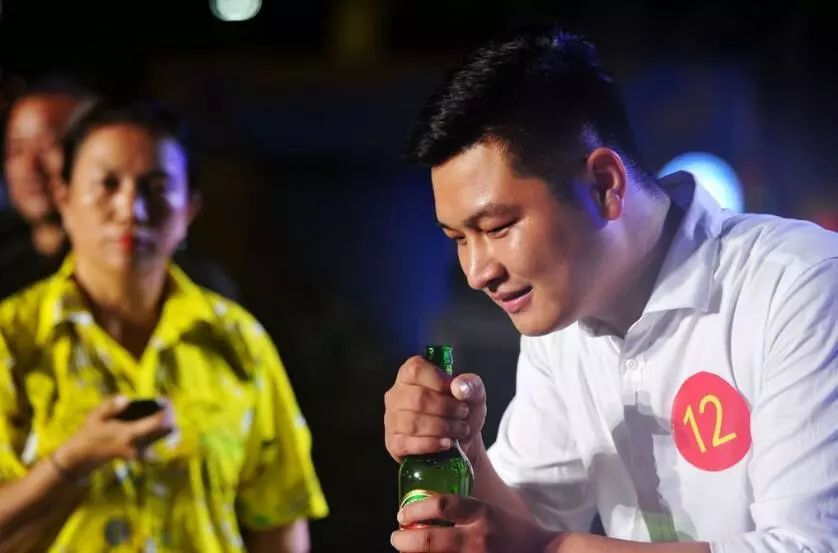 酒王大赛周赛吹瓶最快3秒70！金沙滩啤酒城喊你来战！