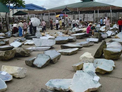 翡翠原石马崇仁 (翡翠大王马崇仁讲解翡翠赌石知识)