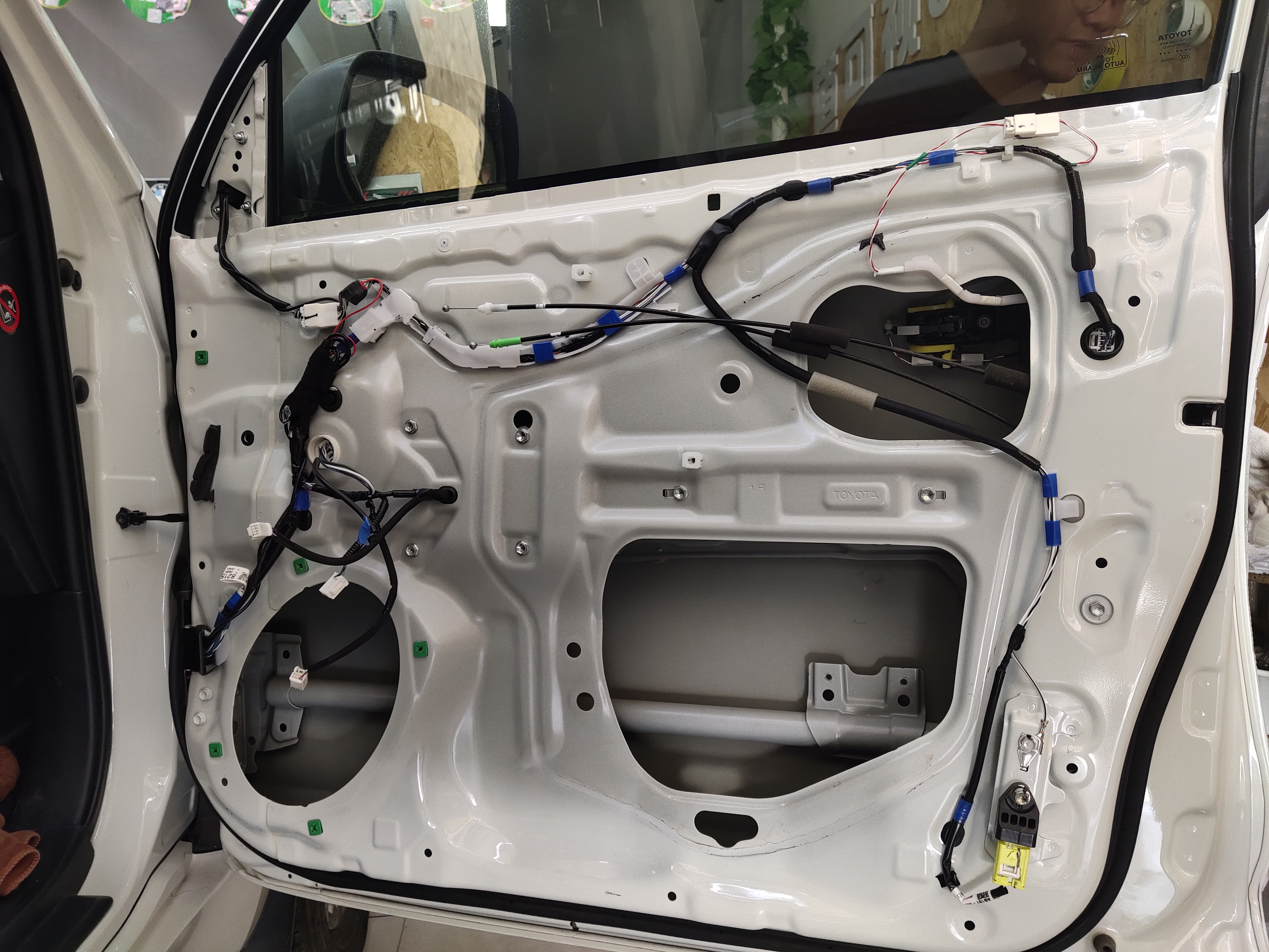 保定丰田霸道丹拿音响改装效果图,临沂霸道汽车音响改装