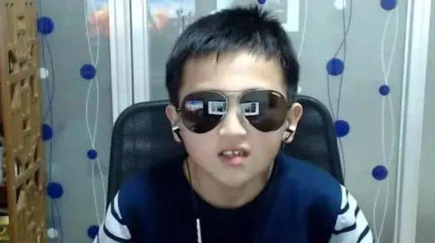 12岁男孩偷妈妈衣服,12岁孩子偷妈妈手机