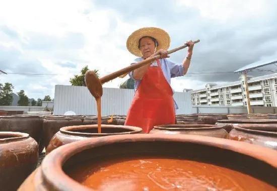 经过扶贫改造后乡村大变样,脱贫攻坚乡村旧貌