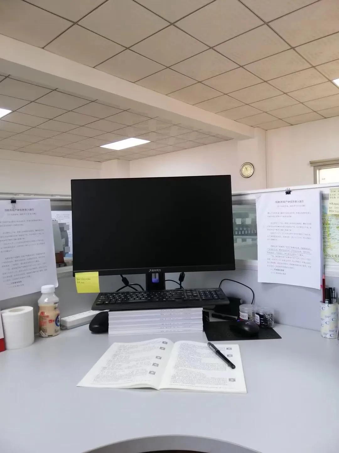 没考上公务员考上博士了,没考上公务员去公考机构上班