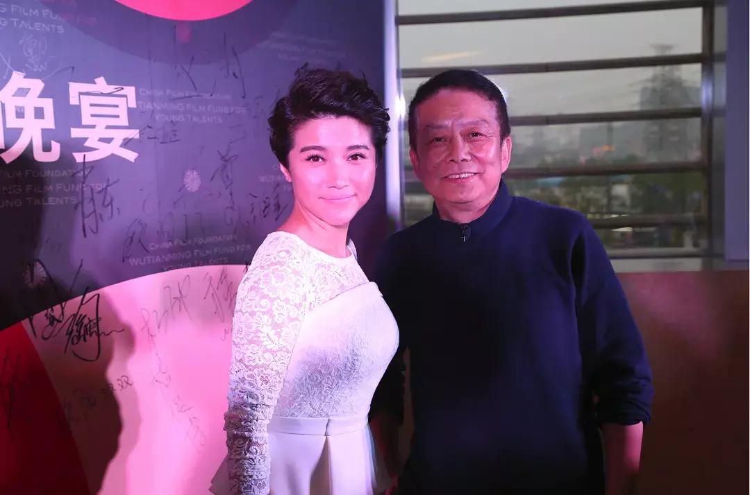 导演界有比张艺谋地位还高的吗,比张艺谋更老牌的导演有谁