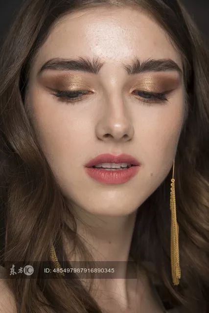 EIGSHOW丨鞠婧祎、李艺彤的仙女春夏妆容能让你美出新高度!