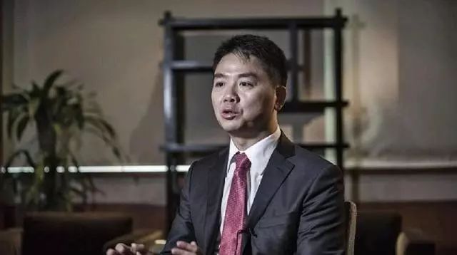 它曾经比肩亚马逊，创始人却宣扬“婚外性”，是低俗还是耿直？