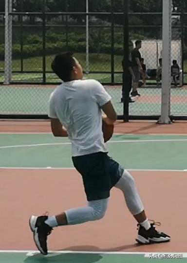 中考体育项目居家锻炼指南⑥|动图+分析，手把手教篮球练习技巧