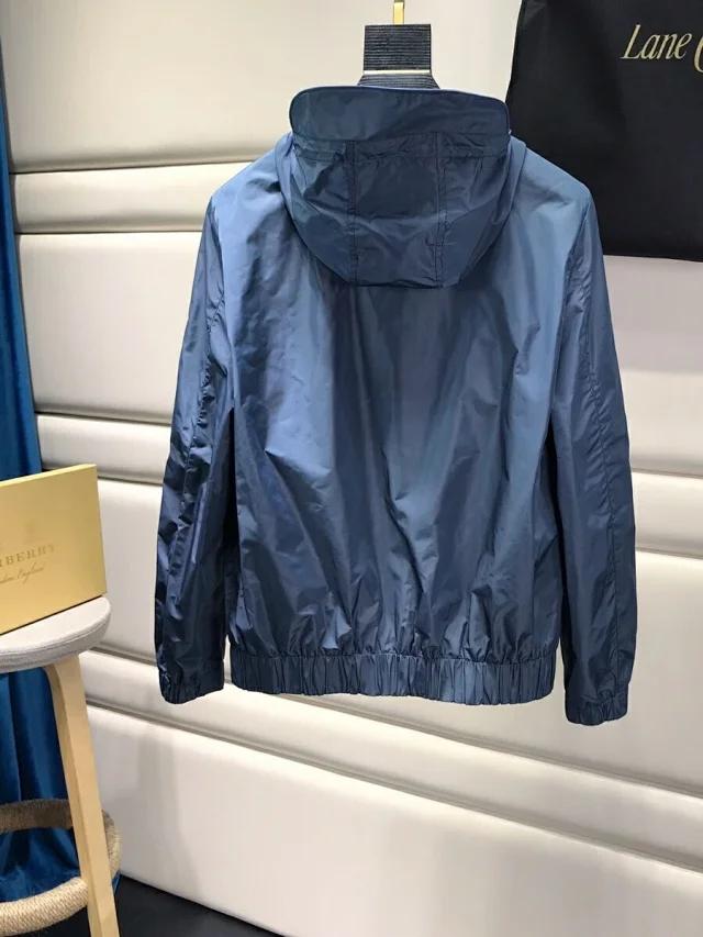 普拉达通勤服,普拉达蓝色条纹衣服多少钱