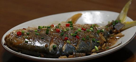 银鲳鱼金鲳鱼哪个好吃刺少,给宝宝吃银鲳鱼怎么去刺