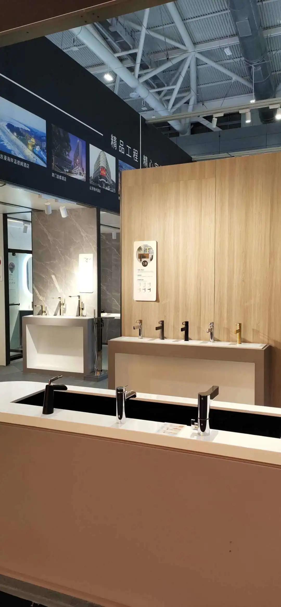 华艺卫浴以全新升级的品牌形象，惊艳亮相深圳国际家具展