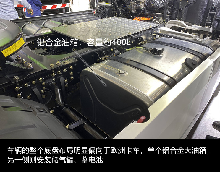 内饰很科幻的商务车,科幻感内饰